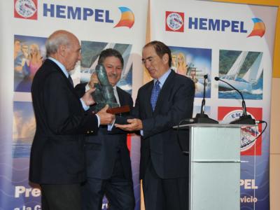 El Real Club Náutico de Dénia recibe el premio Hempel a la calidad y el servicio en la náutica en el Salón Náutico de Barcelona 