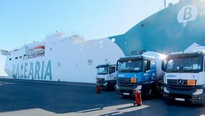 Baleària prueba en Huelva el primer suministro de GNL a buque en España con un sistema multicisterna 