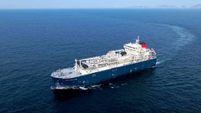 El mayor buque de suministro de GNL como combustible empieza a operar en Rotterdam 