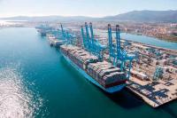 Las terminales de contenedores de Algeciras y Barcelona ganan productividad pero siguen muy distanciadas de las asiáticas