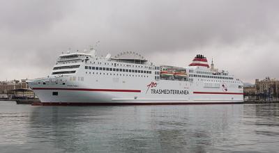 Los buques de Trasmediterránea comienzan a llevar el nuevo logotipo del Centenario 