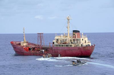  Un patrullero de la Armada española libera un mercante secuestrado en aguas del golfo de Guinea 