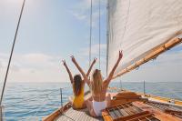 4 razones para organizar tus “Friendcations” en un barco