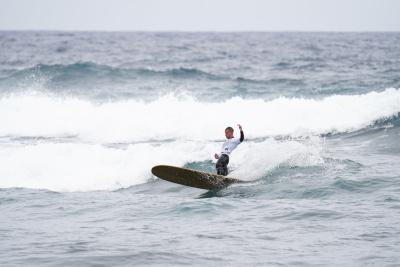 Ginger Caimi y Nicolás García lideran el nacional de Longboard en Arucas 