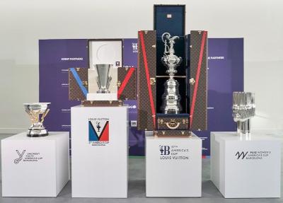 El ‘verano a toda vela de la Louis Vuitton 37ª America’s Cup’, presentado en los tinglados con la exhibición de los cuatro magníficos trofeos del evento