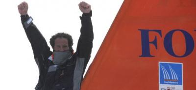 Michel Desjoyeaux bi-campeón de la Vendée Globe, revienta todas las estadísticas de la regata