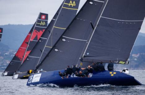 El sueco Artemis Racing domina en aguas de Galicia y vence en la 44 CUP de Baiona
