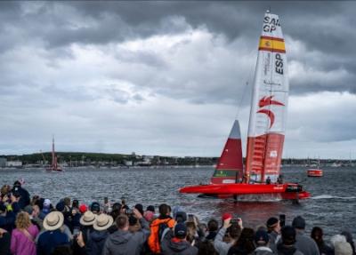 España cierra el primer día de carreras en Halifax a un solo punto del tercer puesto y volverá a luchar el domingo por disputar la final del Gran Premio 