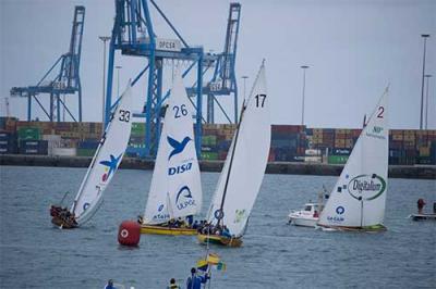  La afición de la Vela Latina Canaria disfrutó de la doble cita de botes en este fin de semana en la bahía de Las Palmas de Gran Canaria. 