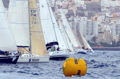 Record de participación en la XV Regata Internacional Canarias-Madeira. 67 barcos salieron hoy martes desde la ciudad de Las Palmas de Canaria