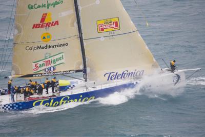  Rumbo al estrecho de Gibraltar. Complicacioners en el Telefónica Azul