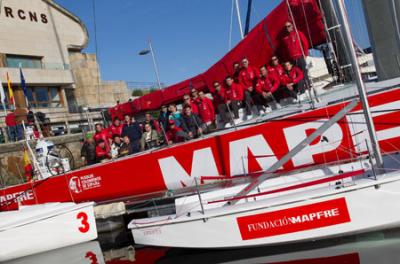 El VO 70 Mapfre pone rumbo a Baiona