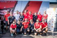 La tripulación del MAPFRE en la Volvo Ocean Race arropa a las marineras contra el cáncer