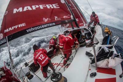 Team Brunel y MAPFRE pelean por la etapa 7 que acabará mañana