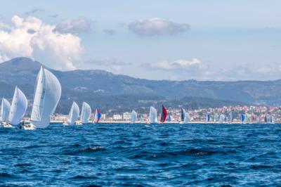 Disputadísima la costera entre Combarro y Baiona- La Repsol finaliza este primero de mayo con pruebas al viento.