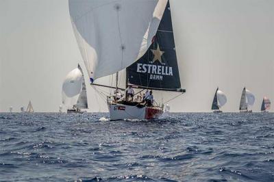 El Estrella Damm Sailing Team sigue en cabeza de la Copa del Rey Mapfre