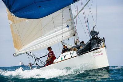 El Gabriela Onofre se hace con el trofeo Puerto Deportivo Marina de Santander Restaurante Bajamar.   