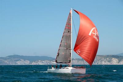 El Tchin Tchin vizcaíno queda segundo en su clase en la Regata Cowes-Dinard