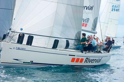 El trofeo bahía de Málaga 2015 echa el cierre con Rivervial grupo y Kromi como vencedores