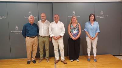 (izda a dcha): Manuel Nadal de Uhler, director de la Regata Rei en Jaume; Luis Nigorra, presidente del Club Náutico de Santa Ponça, Alfonso Rodríguez, alcalde de Calvià;  Nati Fancés, 1ª teniente de Alcalde y regidora de la zona de Santa Ponça; Eva Serra, teniente de alcalde de Deportes.