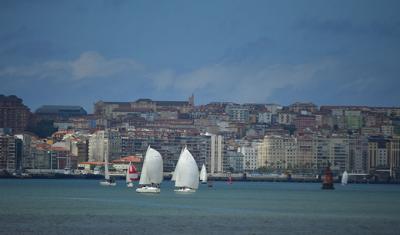 La tripulación del Sybaris  se hizo con la 14ª travesía trofeo Segumar-Yanmar de Santander