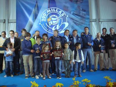 Los ganadores de la regata ‘200 Millas a 2’ del Club Náutico de Altea recibieron dos lingotes de plata