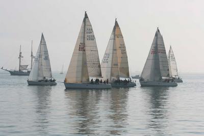 Nuevo desfile de barcos en la tirada del Crucero santanderino.