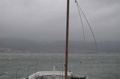 Rachas de 50 nudos y mar gruesa en la ría de Pontevedra anulan la tirada del Interclubs