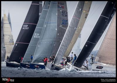 Un centenar de barcos llenan la bahía en la segunda jornada de la Gaastra PalmaVela