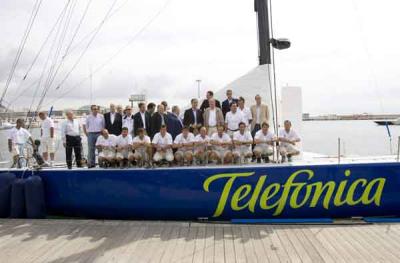 S.M. El Rey ha visitado este domingo la base del Telefónica para la Vuelta al Mundo en Alicante