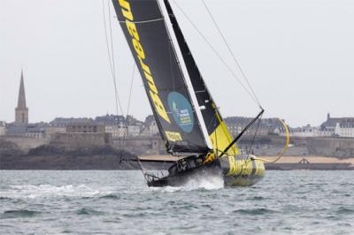 Los IMOCA desfilan ante el público y cierran las llegadas a Saint-Malo