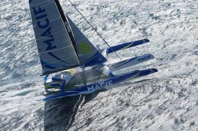 The Transat: “Macif” a 450 millas de New York