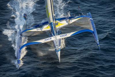 TJV2015: “Macif” a 300 millas de cruzar el Ecuador 