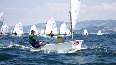 Alba Trigo,inscribe su nombre en el palmarés de la Aceites Abril de Optimist disputada en la ría de Vigo 