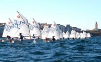 Arrancó en A Coruña el Meeting Gadis con 150 optimist en línea de salida con muchísima igualdad y nivel