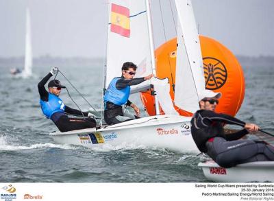 Botín/López (49er) y Barreiros/Curbelo (470 M) siguen firmes en cabeza