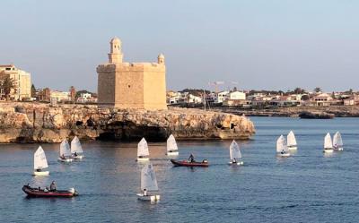 Ciutadella vive la primera jornada del trofeo Sebastián Gordi de Se Náutic con poco viento y todo para decidir domingo 