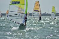 Copas de Andalucía de Techno y Raceboard. Las difíciles condiciones marcan el paso de la jornada inaugural en Benalmádena.   