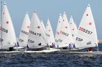 Cristina Pujol y Francisco Sánchez, primeros líderes en el Nacional Laser Radial