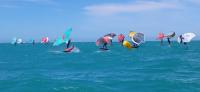 Cto de Andalucía de Wingfoil  Los favoritos toman distancia a falta de una jornada para el final en aguas de Chiclana   
