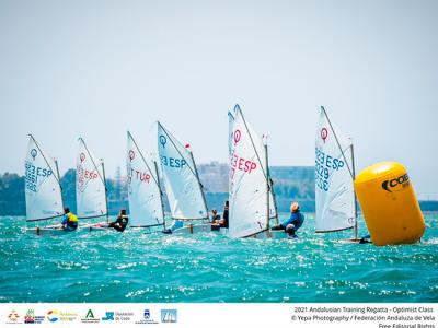 El andaluz Roberto Aguilar llega líder a la jornada final de la Regata Test Andaluza 2021 en la bahía gaditana