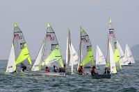 El Campeonato de Bizkaia de vela ligera arranca en el Abra con viento sur