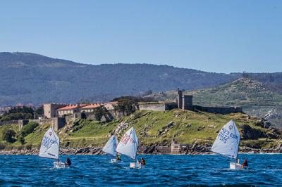 El náutico de Vigo y el Monte Real se reparten los triunfos del Trofeo Baitra de vela infantil
