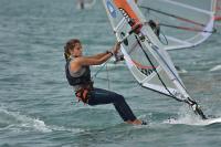 El sevillano Ribó, los gaditanos Arauz, Herrero y Guardiola y el malagueño Gómez, levantan las copas autonómicas de Windsurf en Benalmádena.