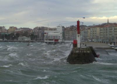 El sur arrecio en Santander suspendiendo  la  actividad de la flota snipe