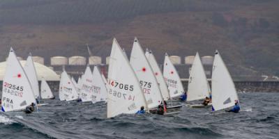 El Trofeo Guadalimar-Say Languages de vela ligera se decidió en el Abra con mucha lluvia