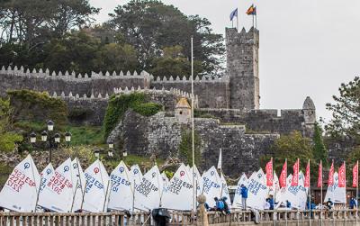 El viento roba el protagonismo a los Optimist en el Campeonato de España