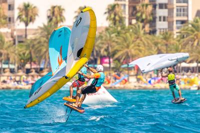 Gunnar Biniasch vuela sobre la bahía de Palma