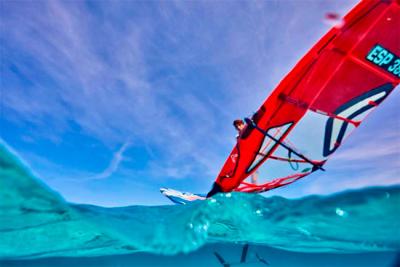 La meteo favorece un espectacular Campeonato de España de Fórmula Foil y Fórmula Winsurf en el CNA