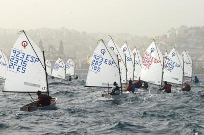 Las catalanes Rondeau y Gelpí y el canario Naranjo, primero líderes del 30 Trofeo AECIO de la clase Optimist